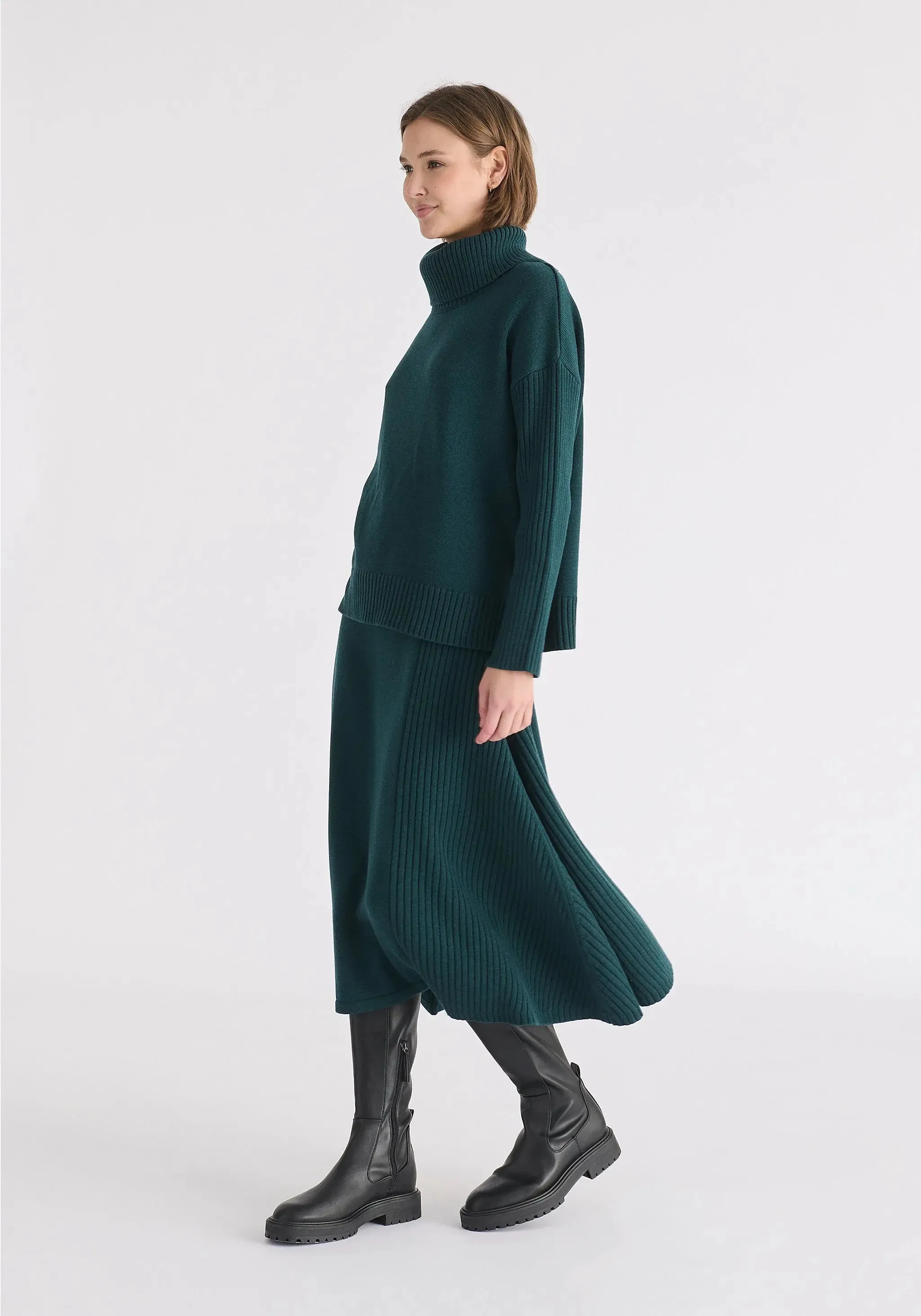 Dark Green Knitted A-Line Midi Skirt With Ribbed Details