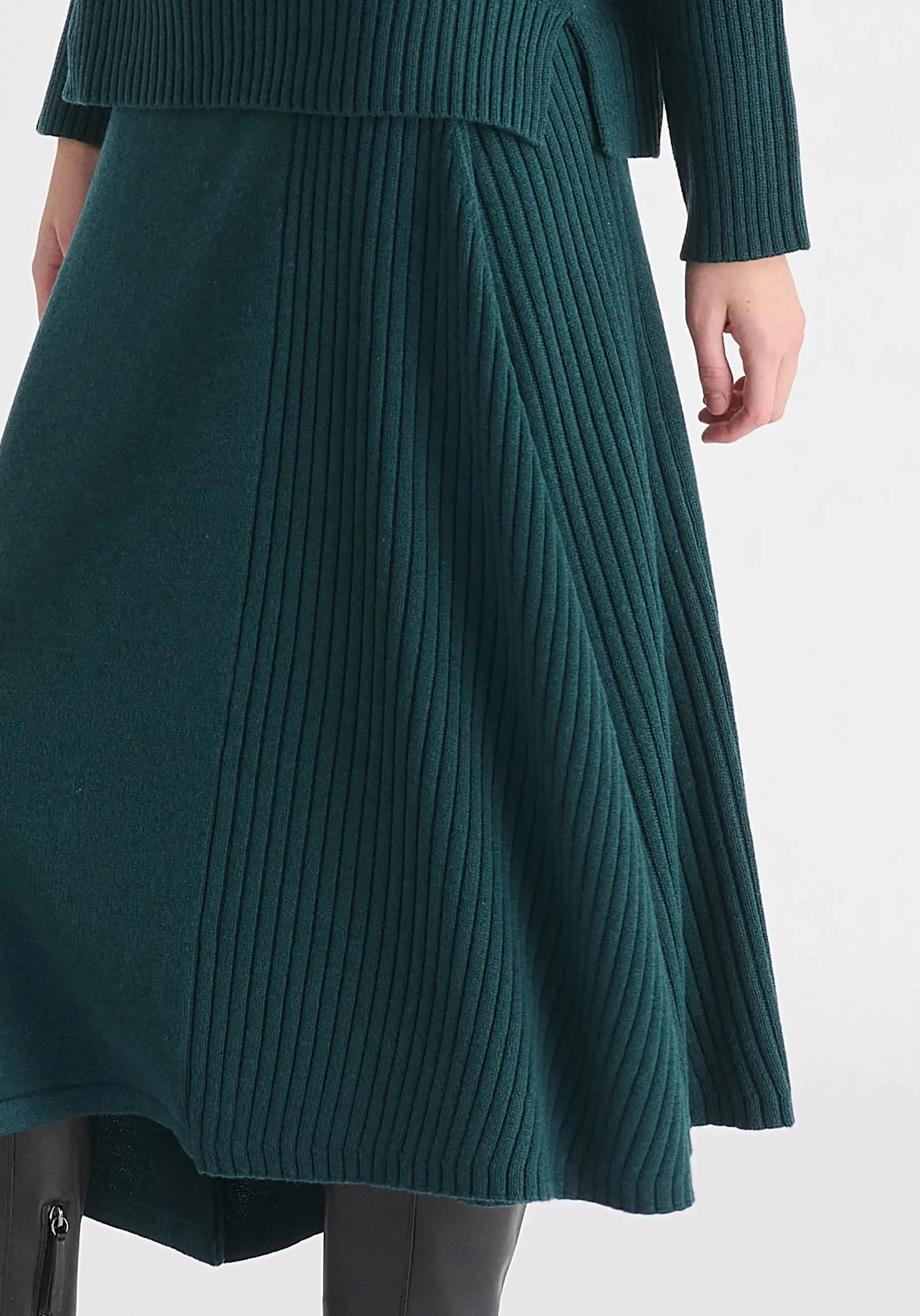 Dark Green Knitted A-Line Midi Skirt With Ribbed Details